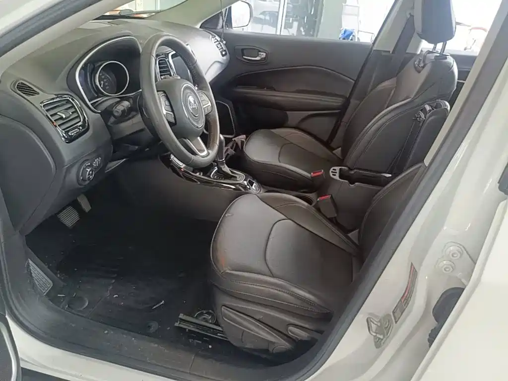 Jeep Compass 2020 — фото 15