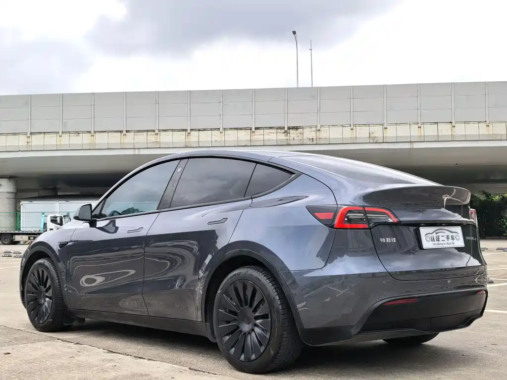 Tesla Model Y 2022 — фото 9