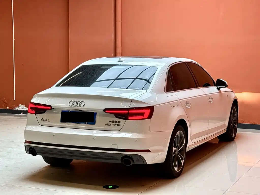 Audi A4L 2018 — фото 11