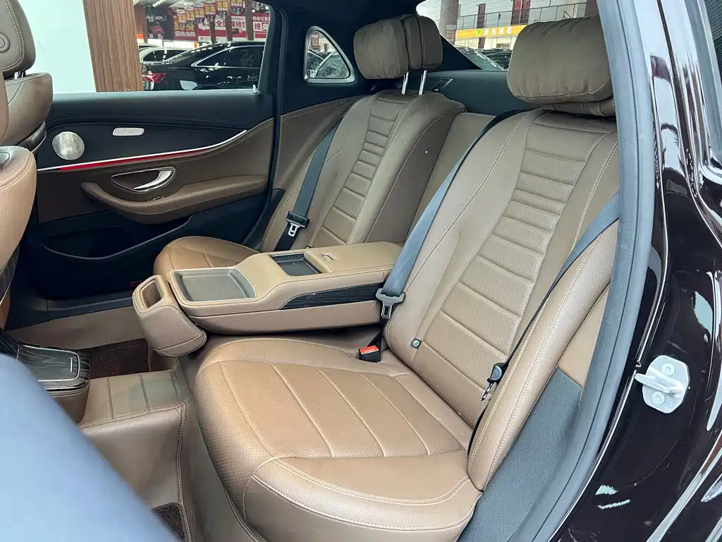 Mercedes-Benz E-Class 2020 — фото 19