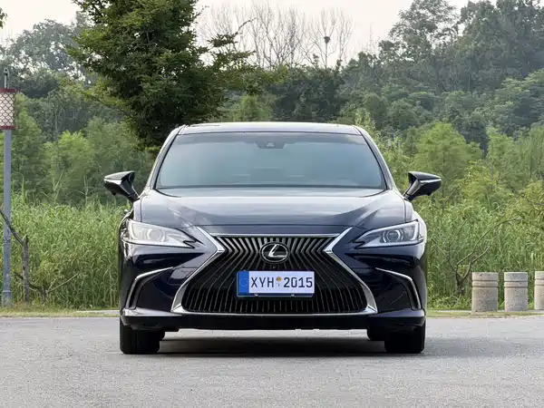 Lexus ES 2021