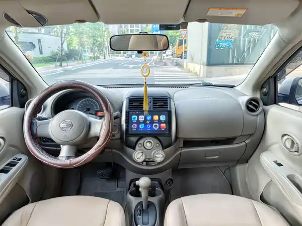 Nissan Sunny 2011