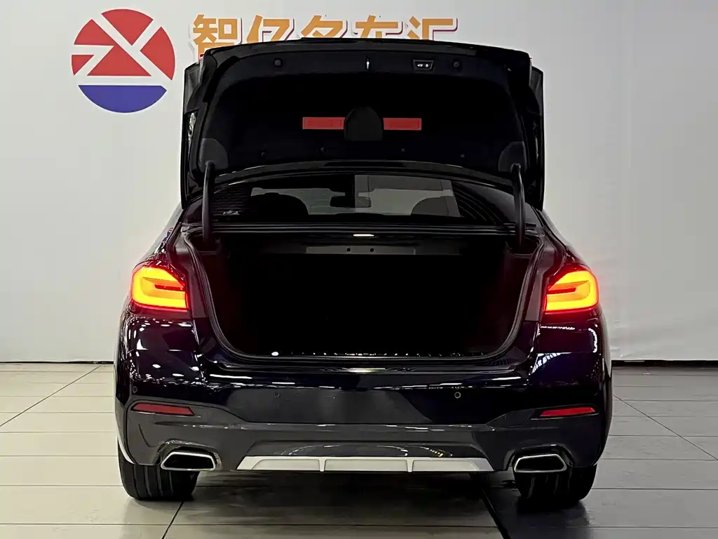 BMW 5 Series 2021 — фото 13