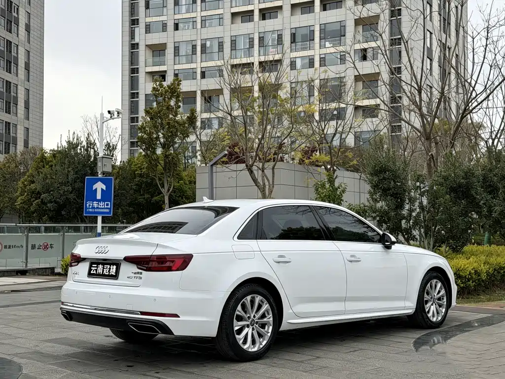 Audi A4L 2019