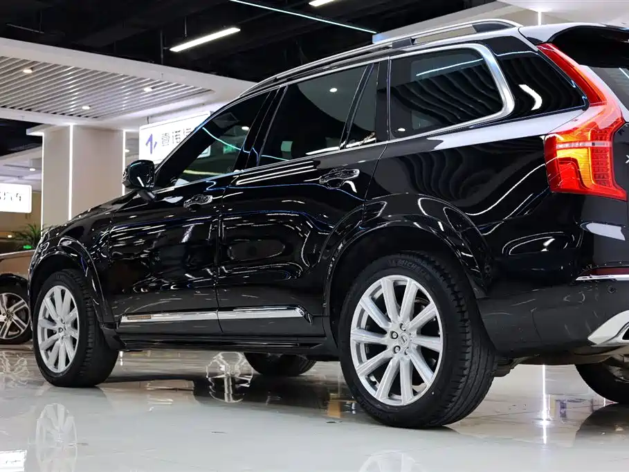 Volvo XC90 2018 — фото 12