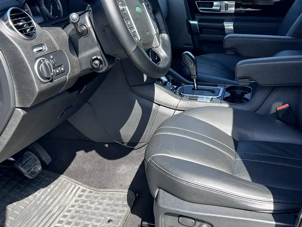 Land Rover Discovery 2010 — фото 16