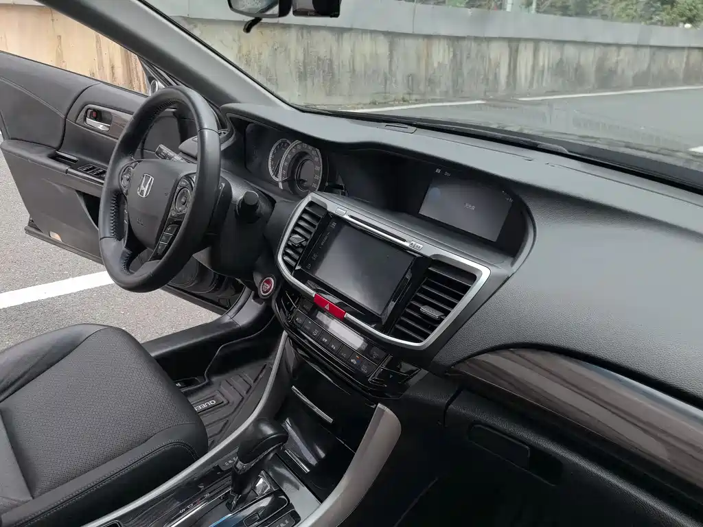 Honda Accord 2016 — фото 10