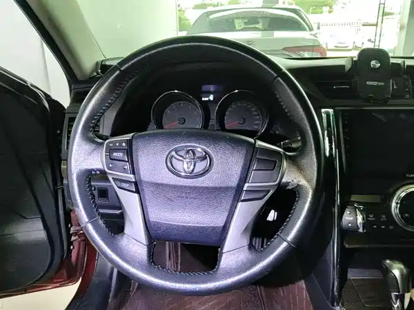 Toyota Reiz 2013