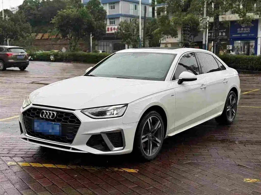 Audi A4L 2022 — фото 1