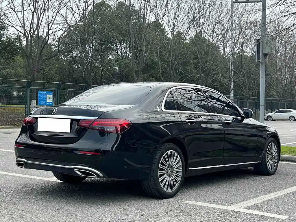 Mercedes-Benz E-Class 2022 — фото 6