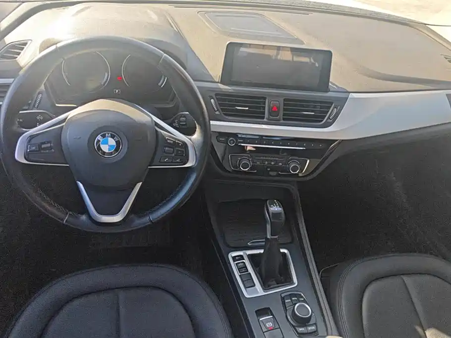 BMW 1 Series 2018 — фото 12
