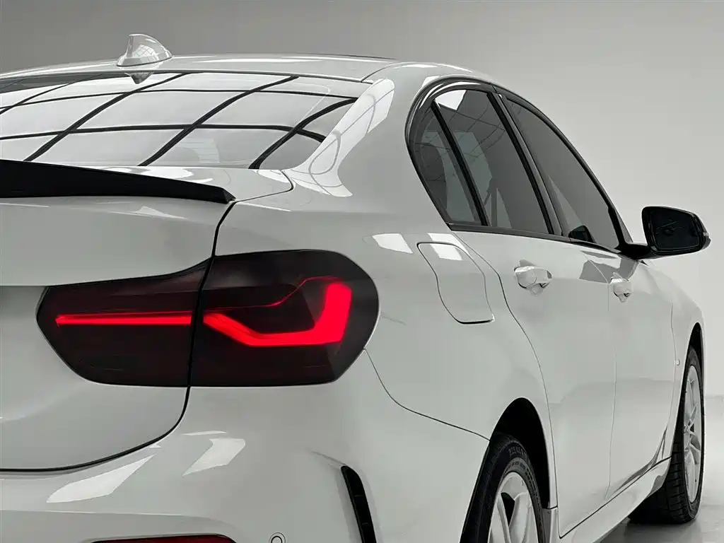 BMW 1 Series 2021 — фото 12