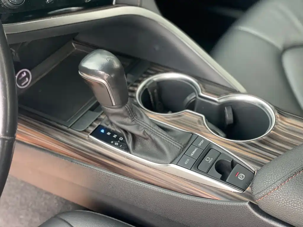 Toyota Camry 2019 — фото 6