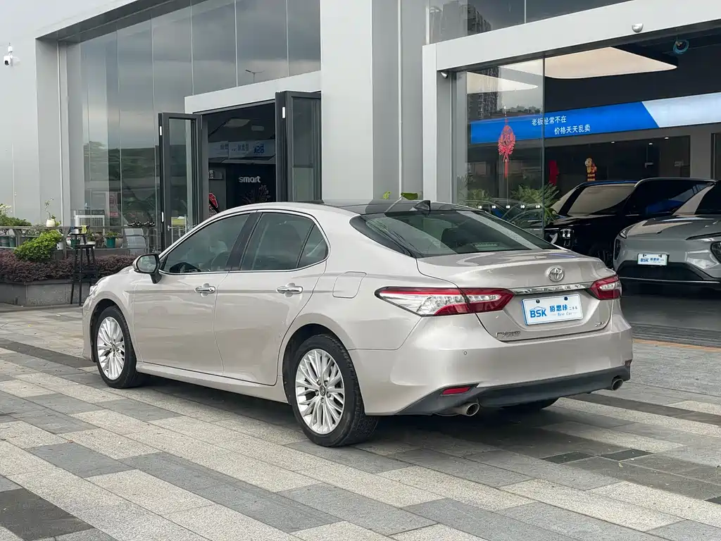 Toyota Camry 2019 — фото 13