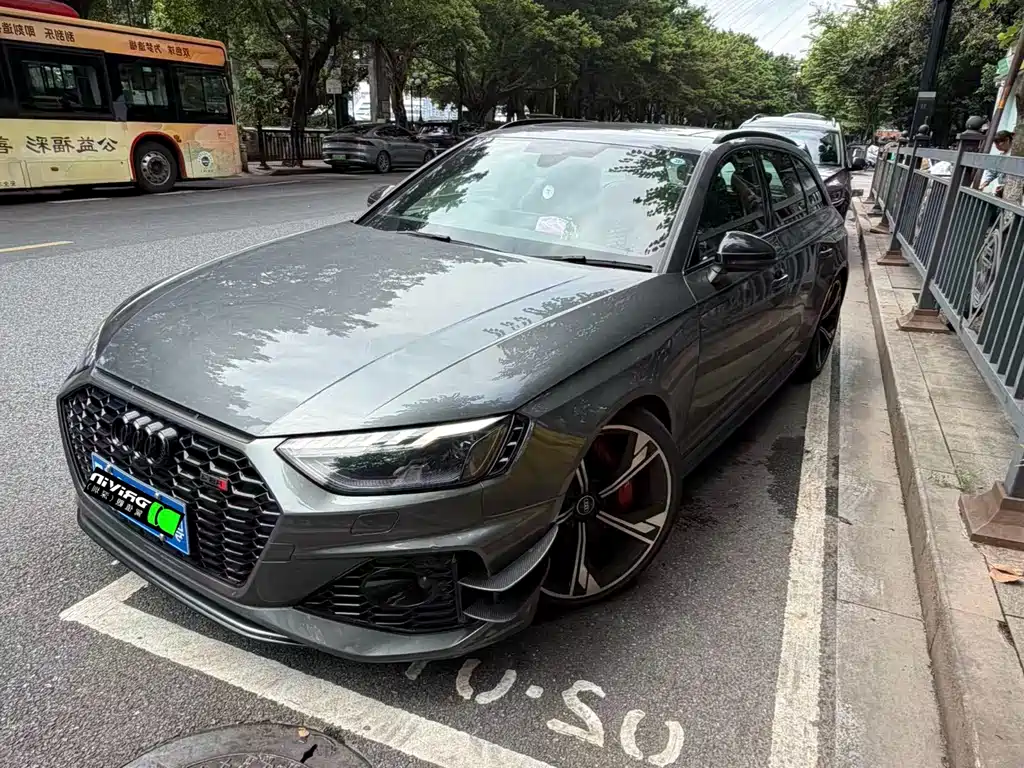Audi RS 4 2023 — фото 1