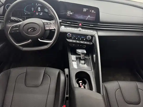 Hyundai Elantra 2023
