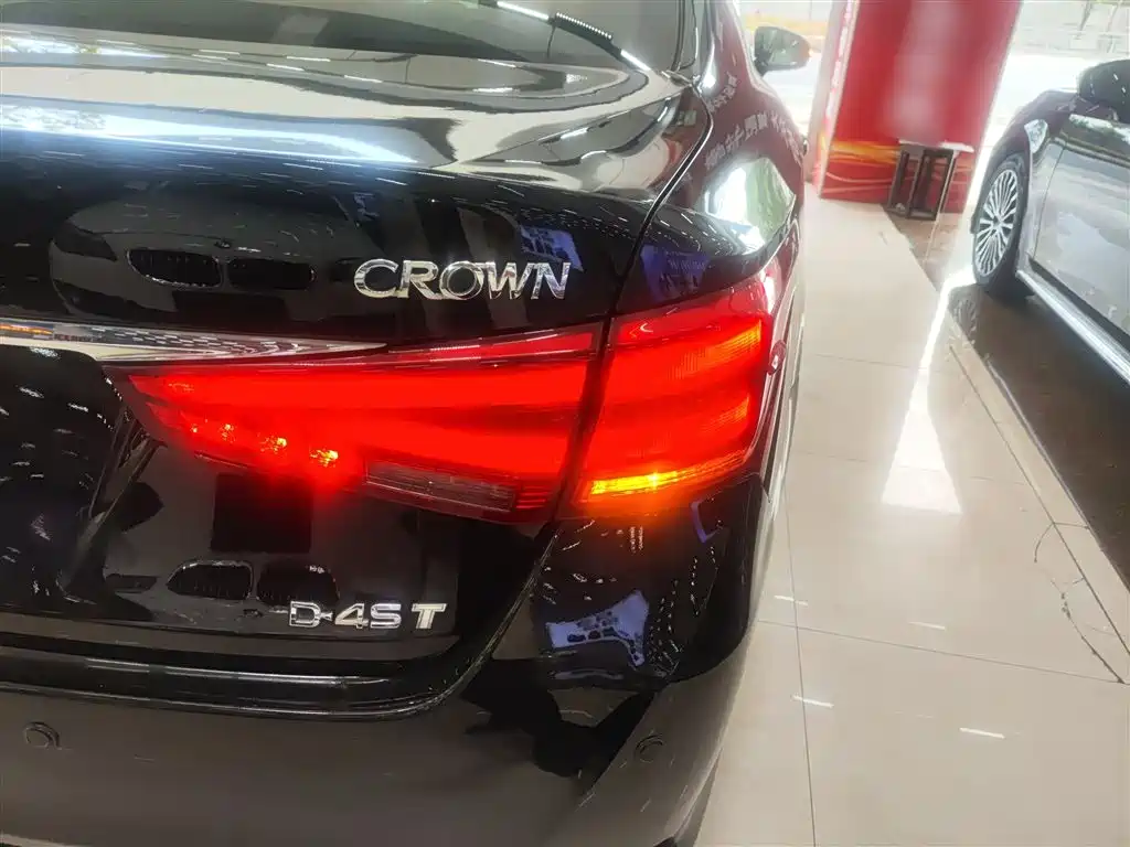 Toyota Crown 2017 — фото 24