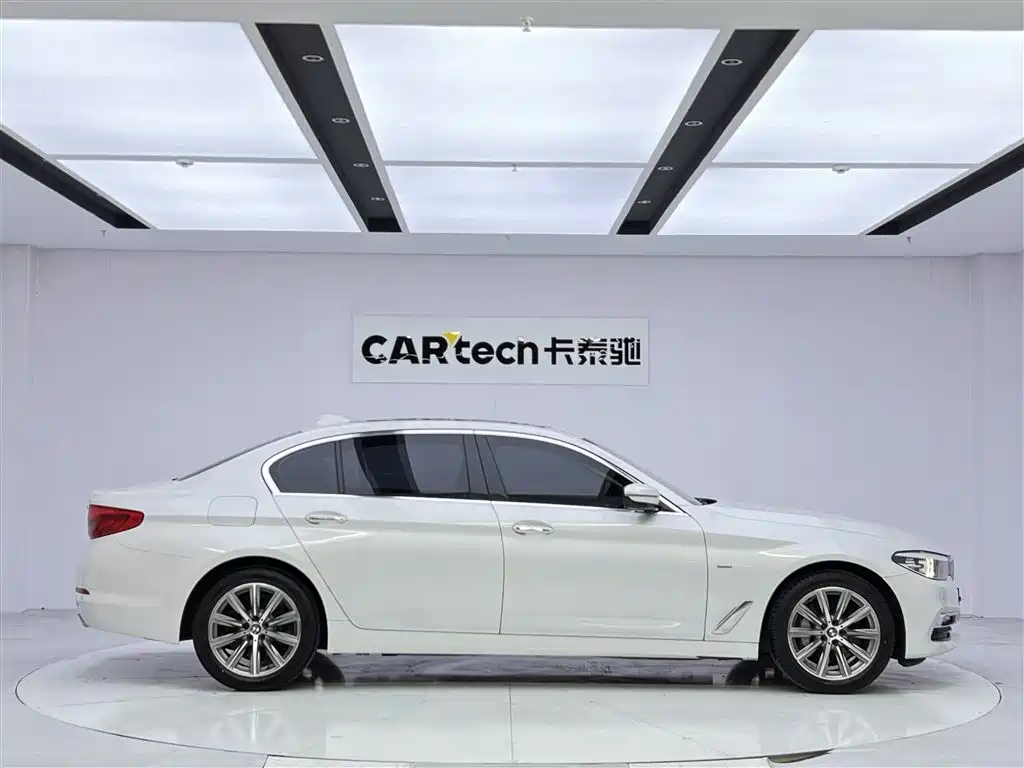 BMW 5 Series 2018 — фото 4