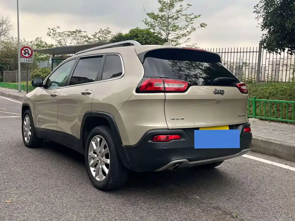 Jeep Cherokee 2015 — фото 15