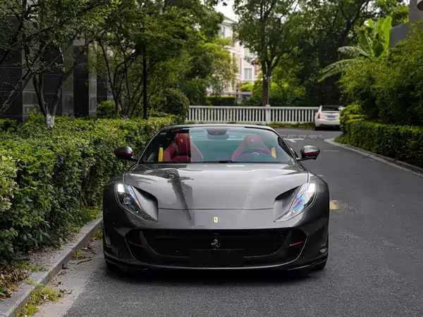 Ferrari 812 2021