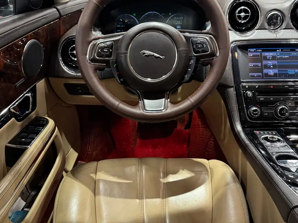 Jaguar XJ 2013 — фото 12