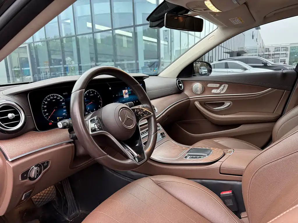 Mercedes-Benz E-Class 2023 — фото 5
