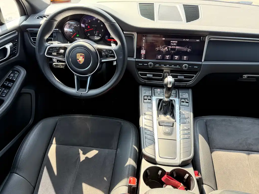 Porsche Macan 2018 — фото 17