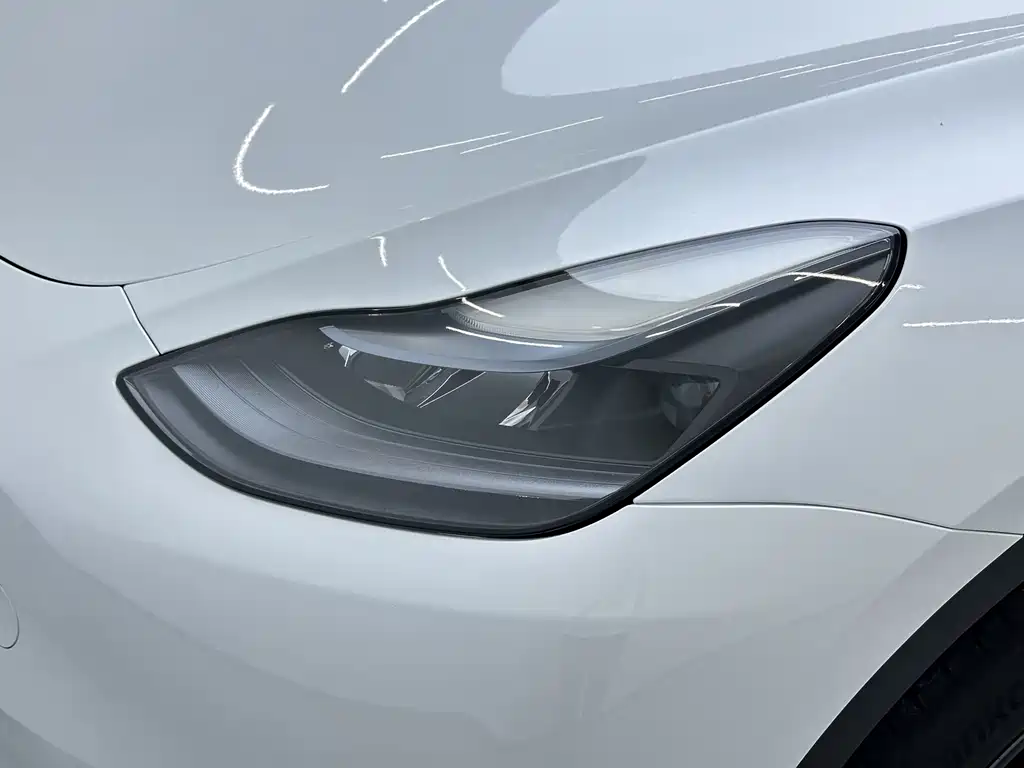 Tesla Model Y 2024 — фото 11