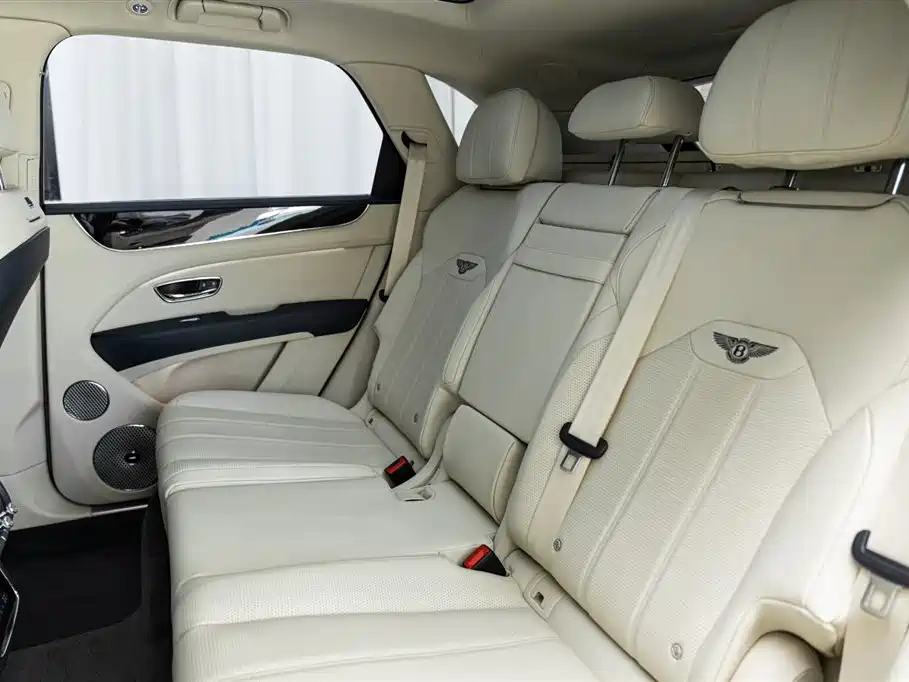 Bentley Bentayga 2022 — фото 11