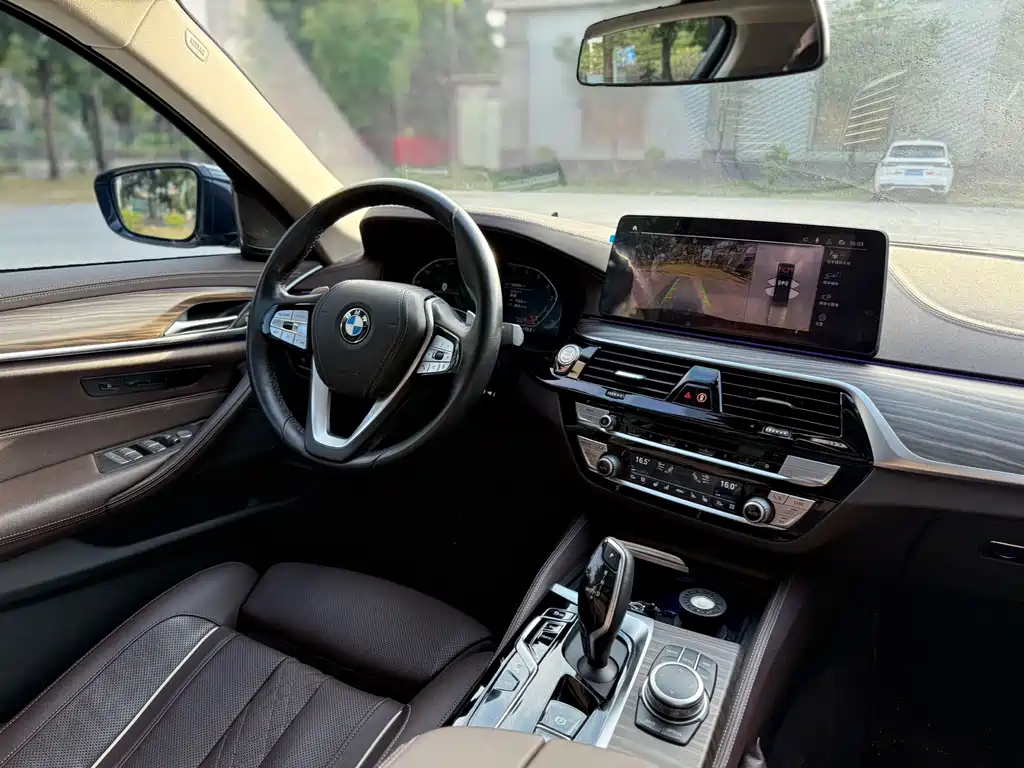 BMW 5 Series 2022 — фото 11