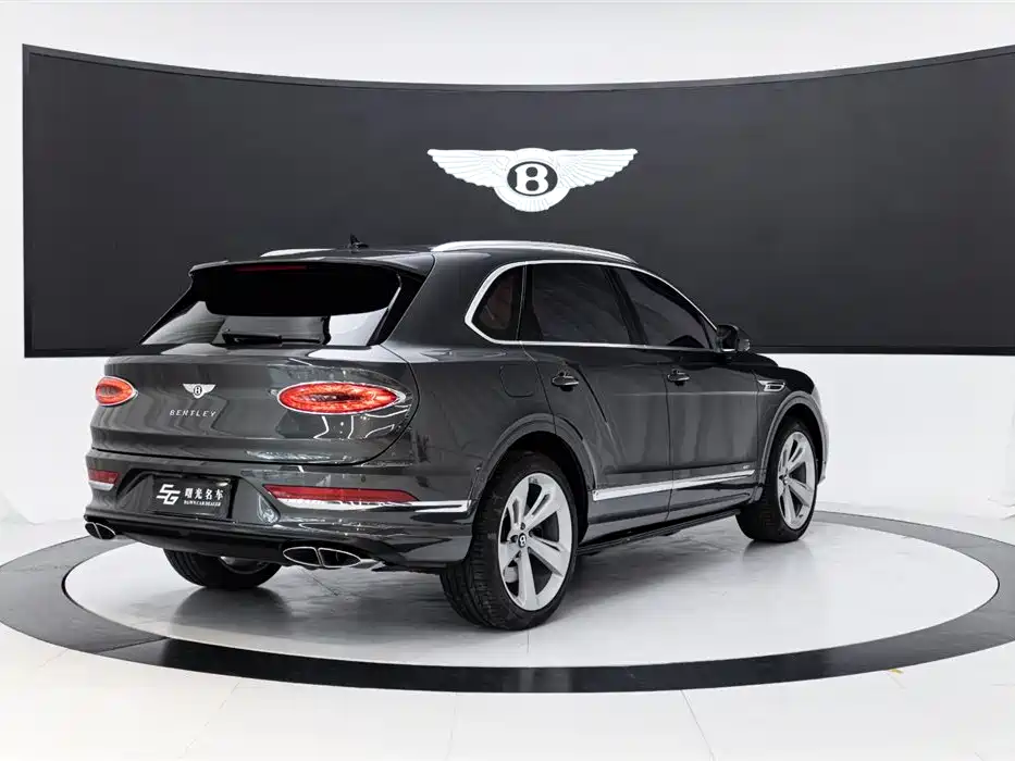 Bentley Bentayga 2022 — фото 4