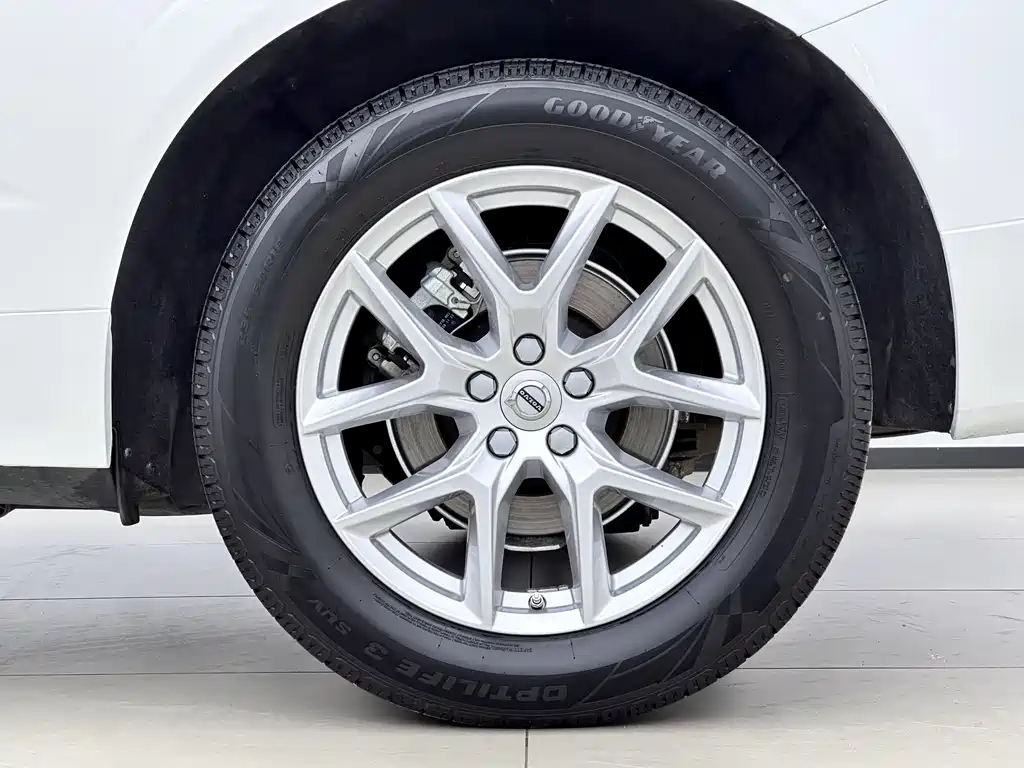Volvo XC60 2021 — фото 11
