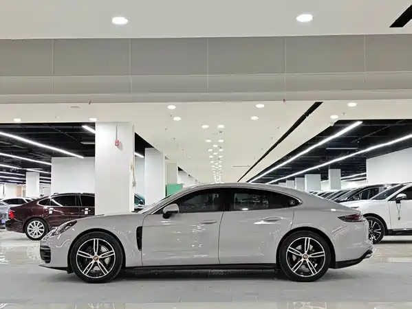 Porsche Panamera 2021
