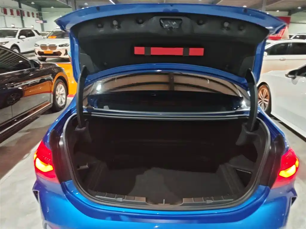 BMW 1 Series 2019 — фото 19
