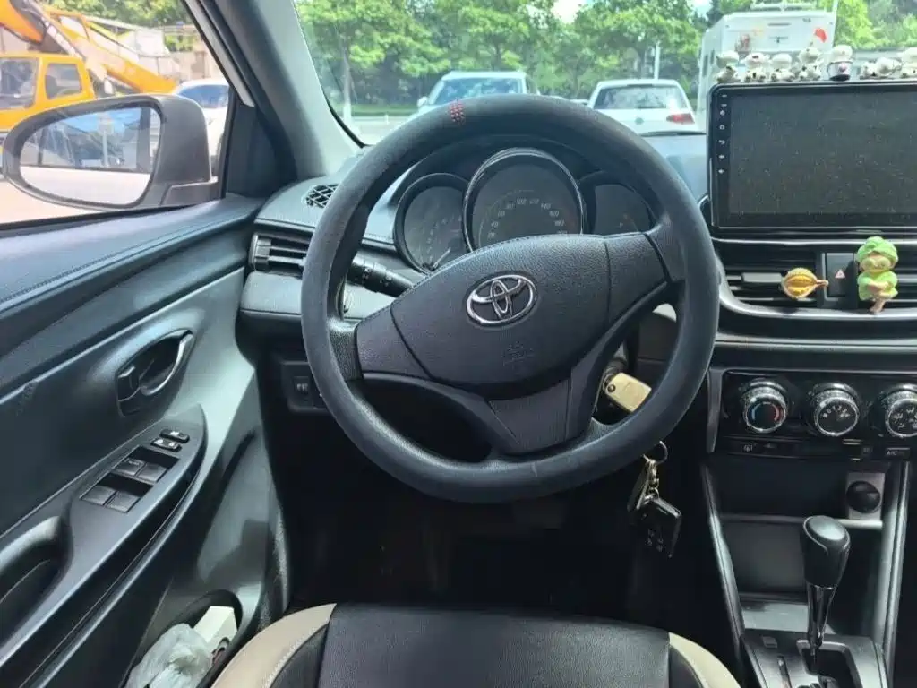 Toyota Yaris L 2021 — фото 13