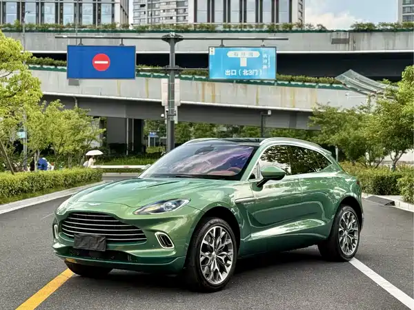 Aston Martin DBX 2022
