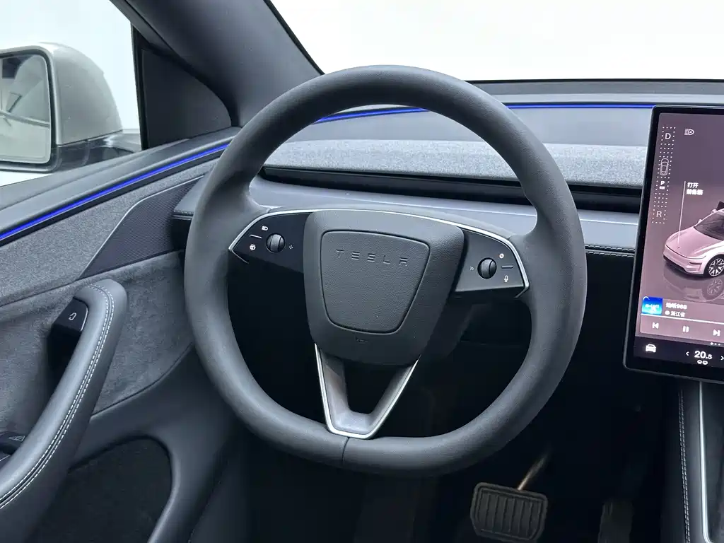 Tesla Model Y L 2026 — фото 17