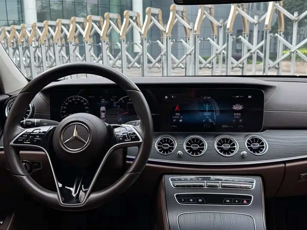 Mercedes-Benz E-Class 2023 — фото 14