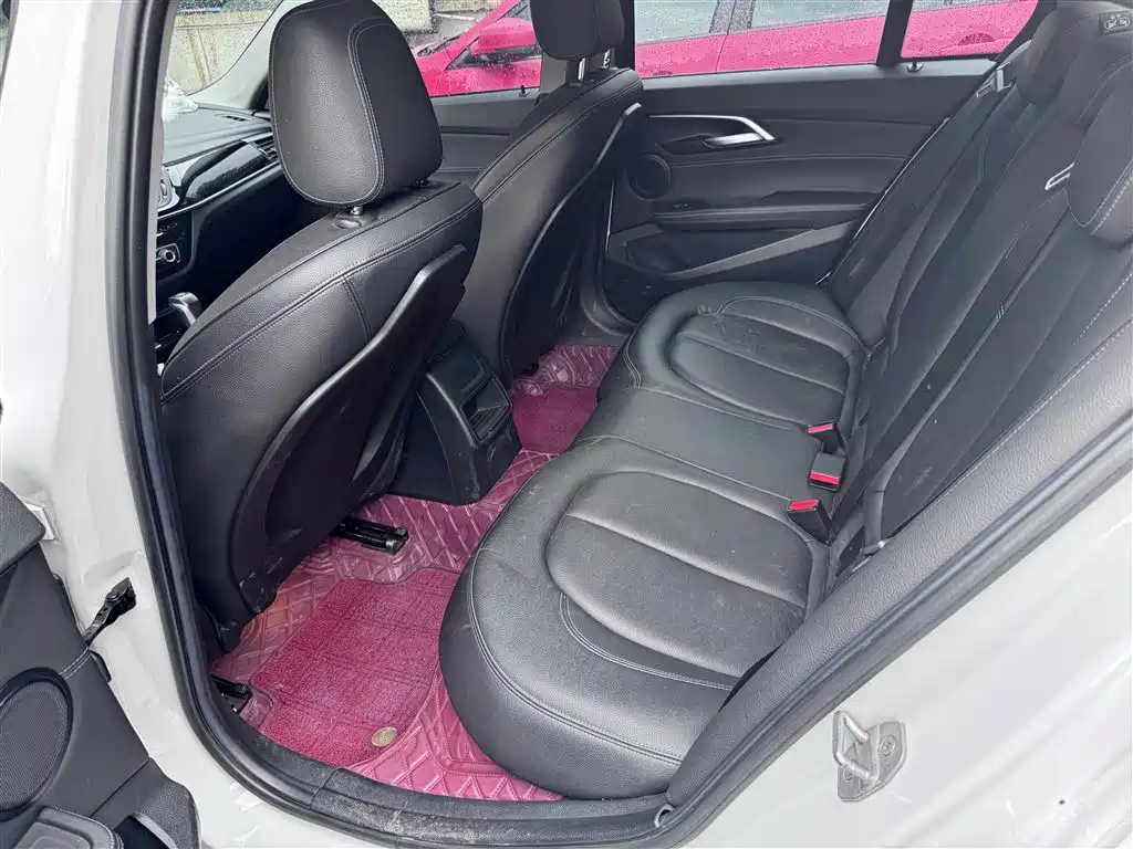 BMW 1 Series 2019 — фото 12