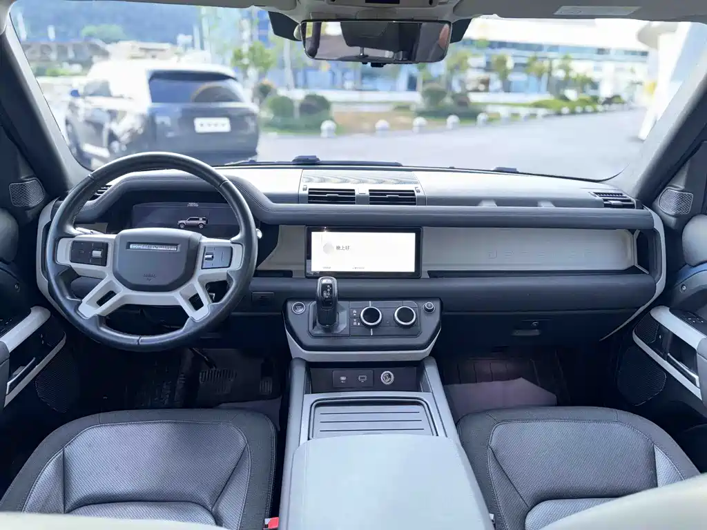 Land Rover Defender 2021 — фото 16