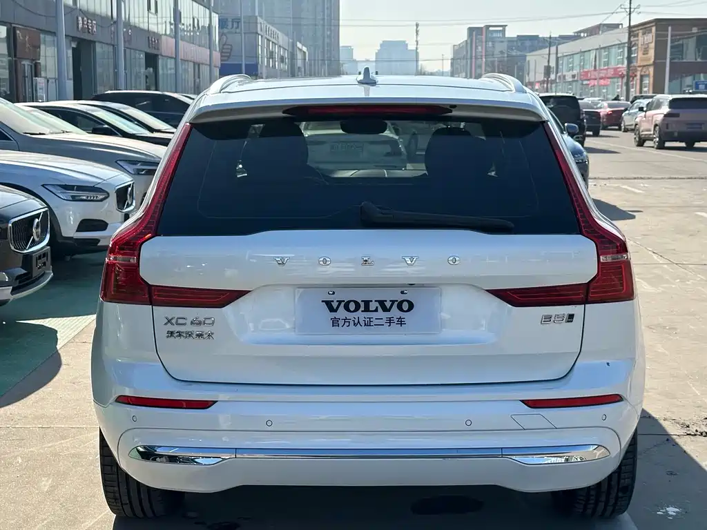 Volvo XC60 2022 — фото 4
