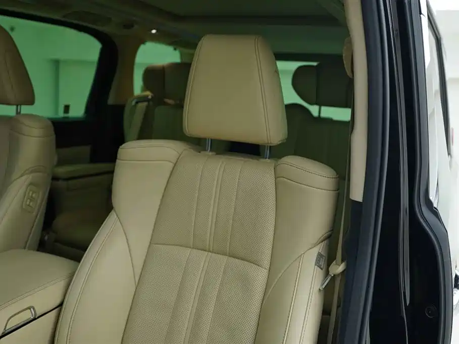 Toyota Alphard 2022 — фото 13