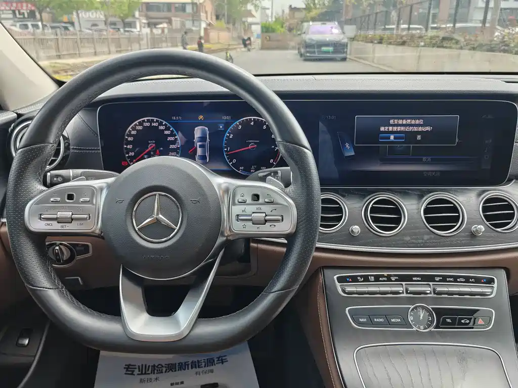 Mercedes-Benz E-Class 2019 — фото 16