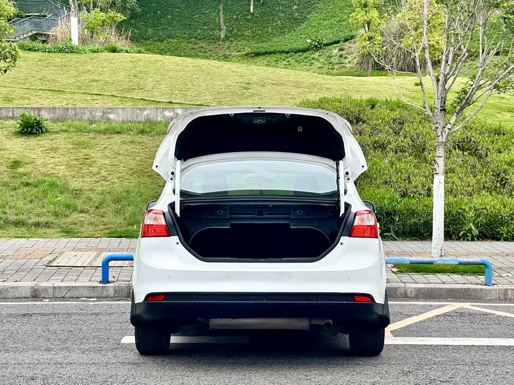 Ford Focus 2014 — фото 19