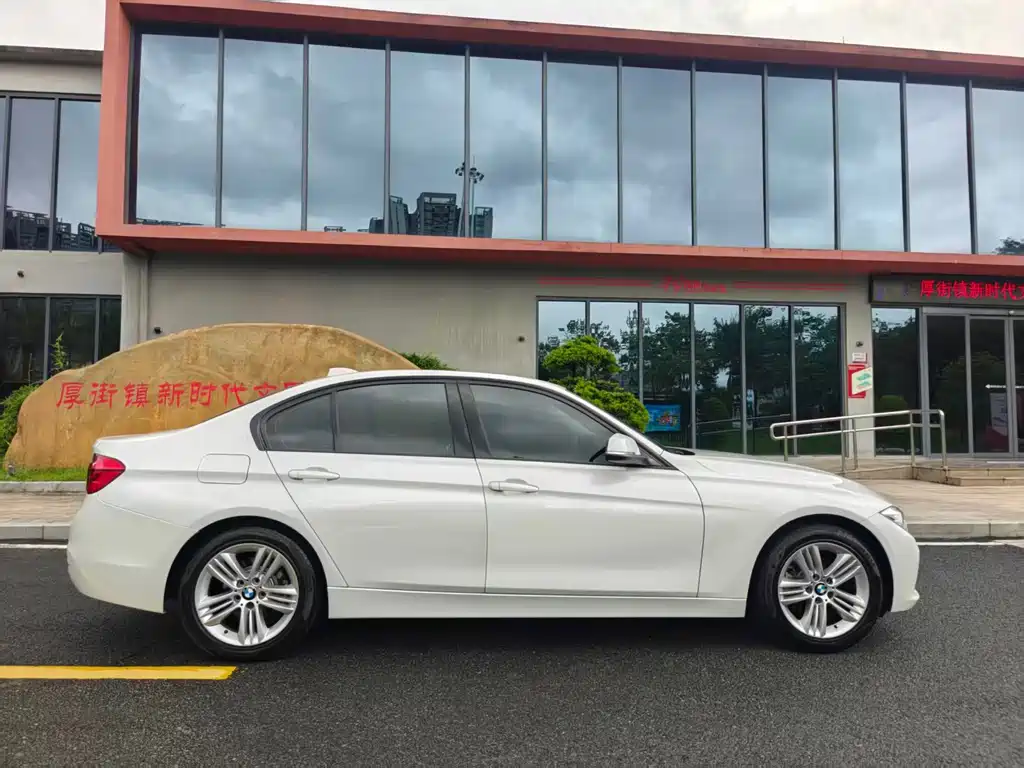 BMW 3 Series 2017 — фото 18