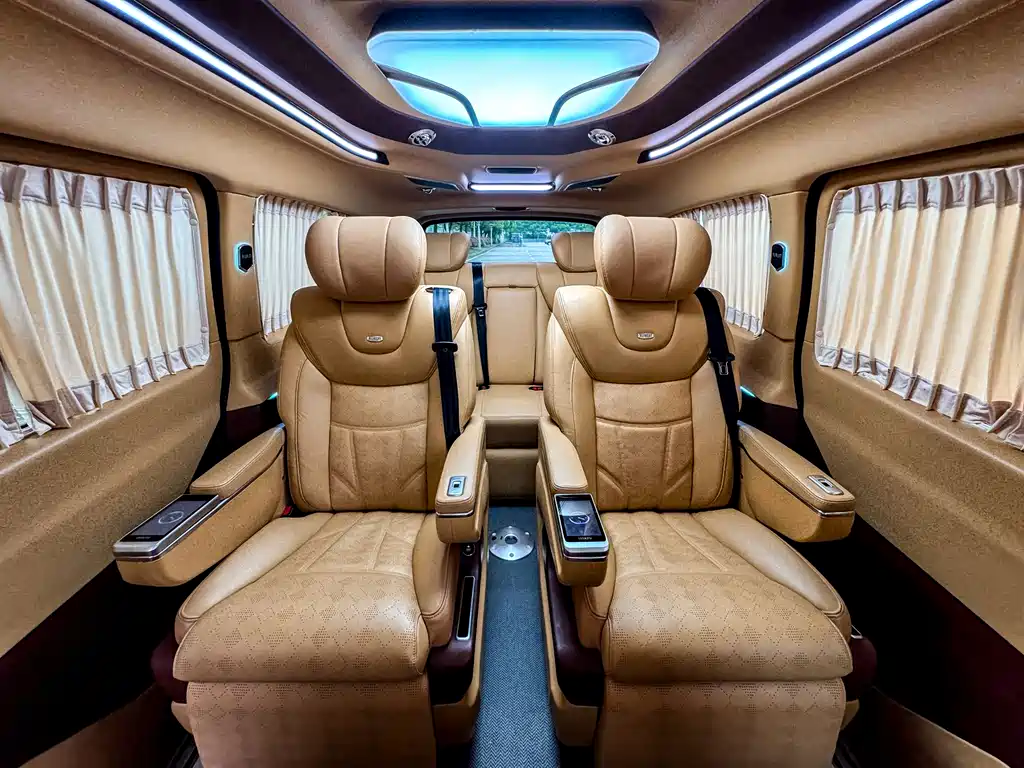 Mercedes-Benz V-Class 2022 — фото 21
