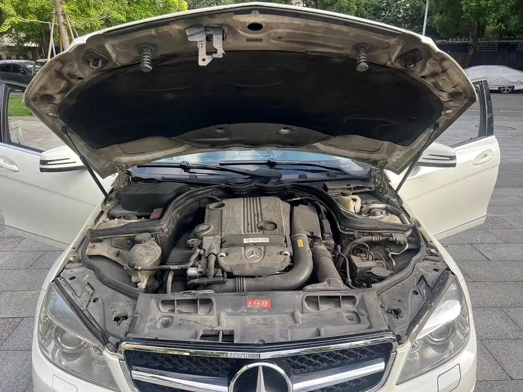Mercedes-Benz C-Class 2010 — фото 16