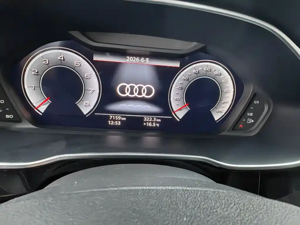 Audi Q3 2023 — фото 13