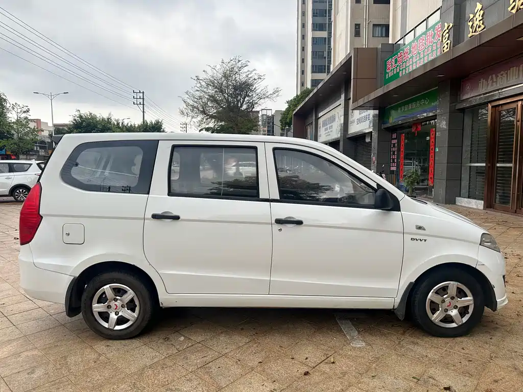 Wuling Hongguang 2017 — фото 8