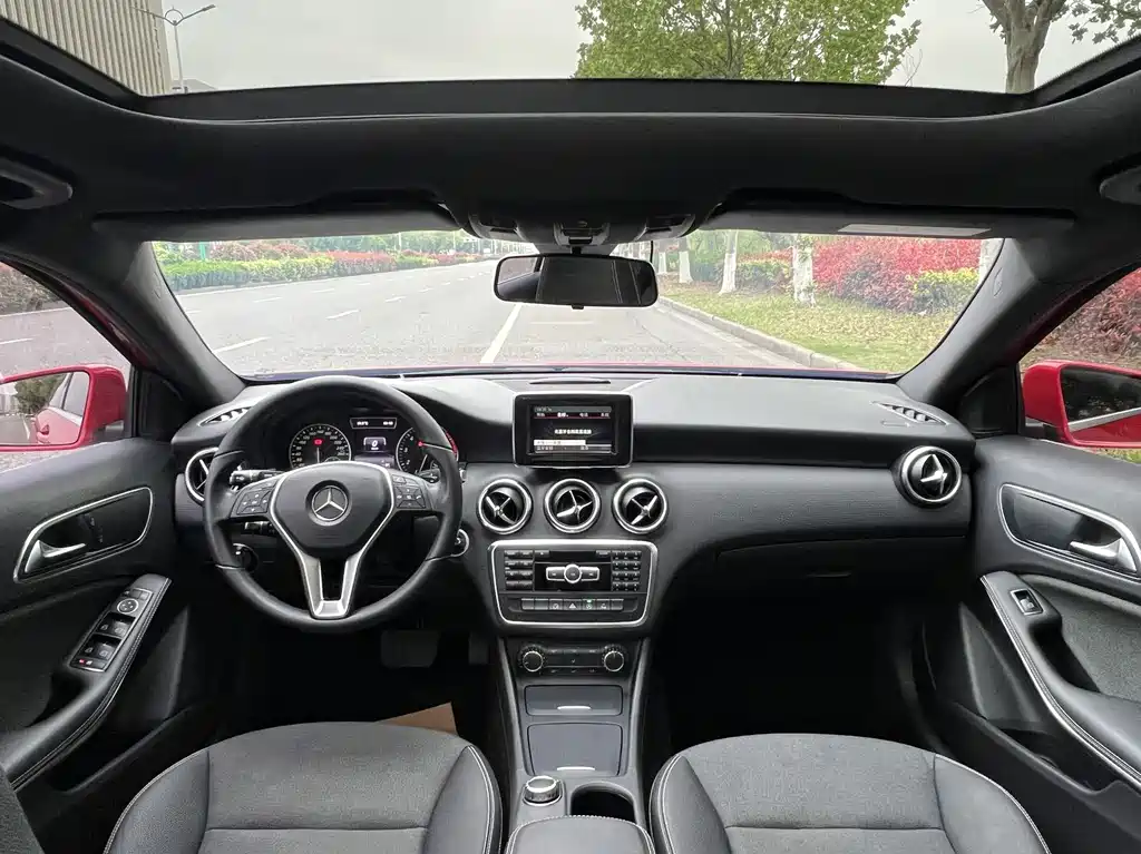 Mercedes-Benz A-Class 2015 — фото 10
